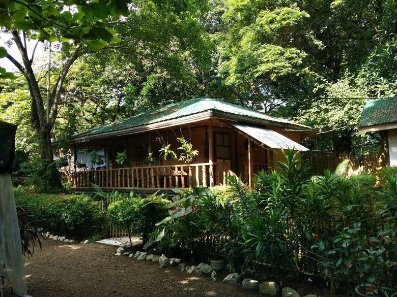 Hotel Nelly's Nipa Hut