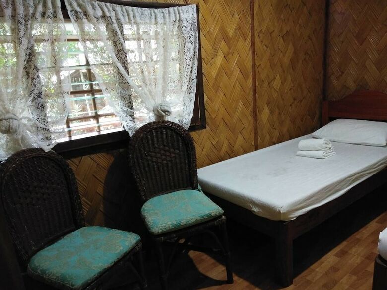 Hotel Nelly's Nipa Hut