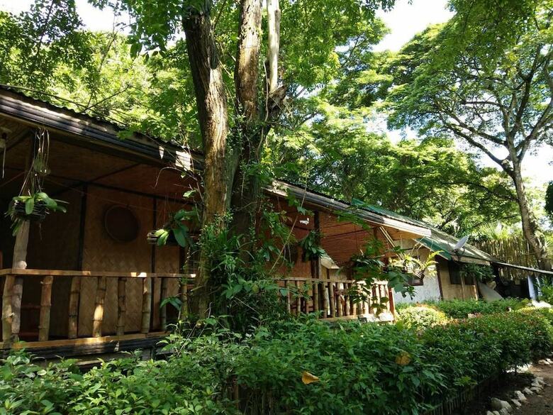Hotel Nelly's Nipa Hut