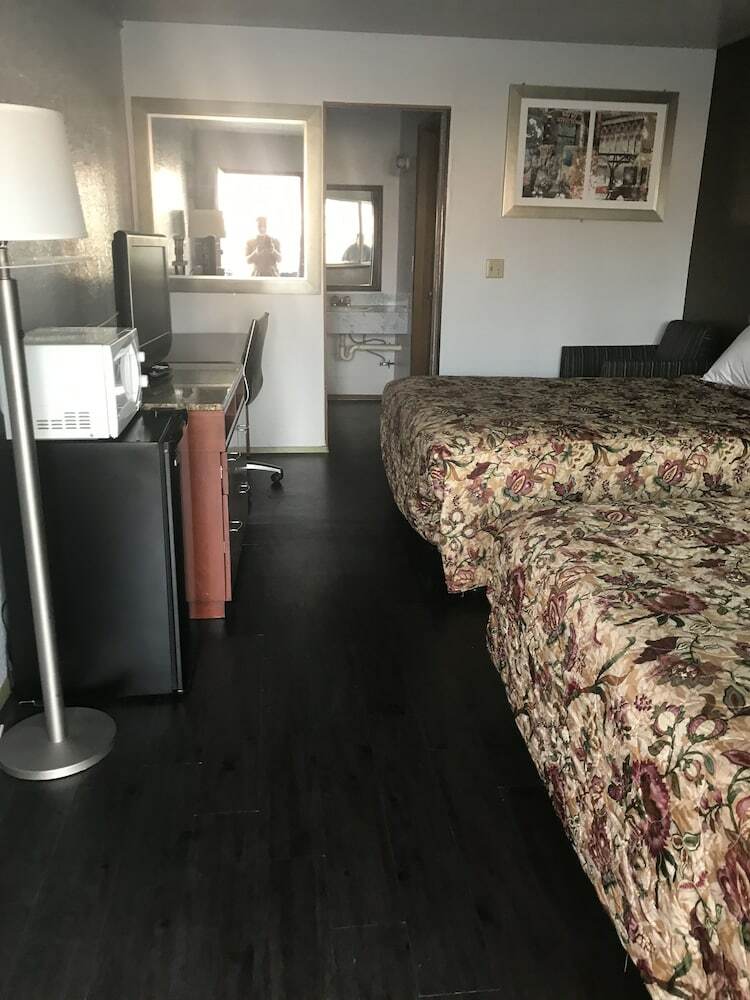 West Main Motel