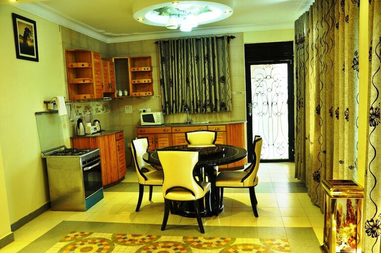 Evelyn Apartments