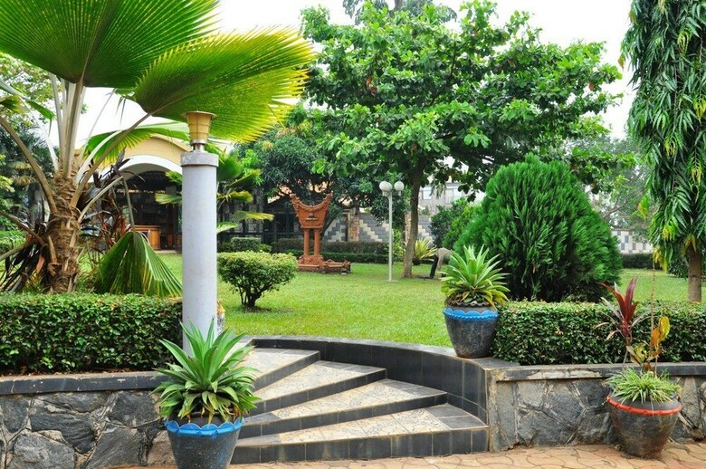 Evelyn Apartments