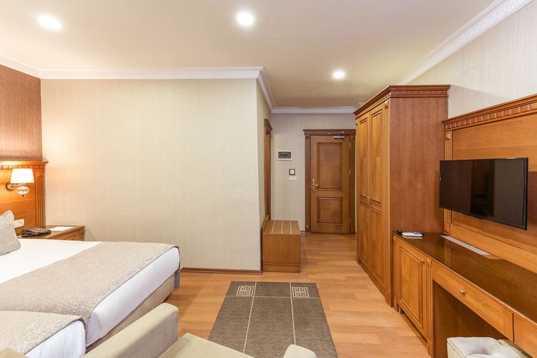 Hotel Royan Suites