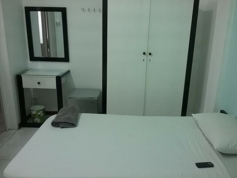 Hostal La Plaine Verte Guest House