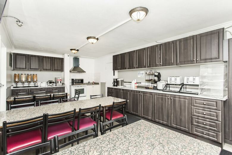 Motel Grewals Inn And Suites By Elevate Rooms