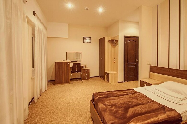 Nyvky Plaza Hotel