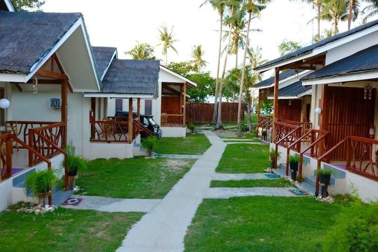 Hotel D's Ocean View Beach Resort