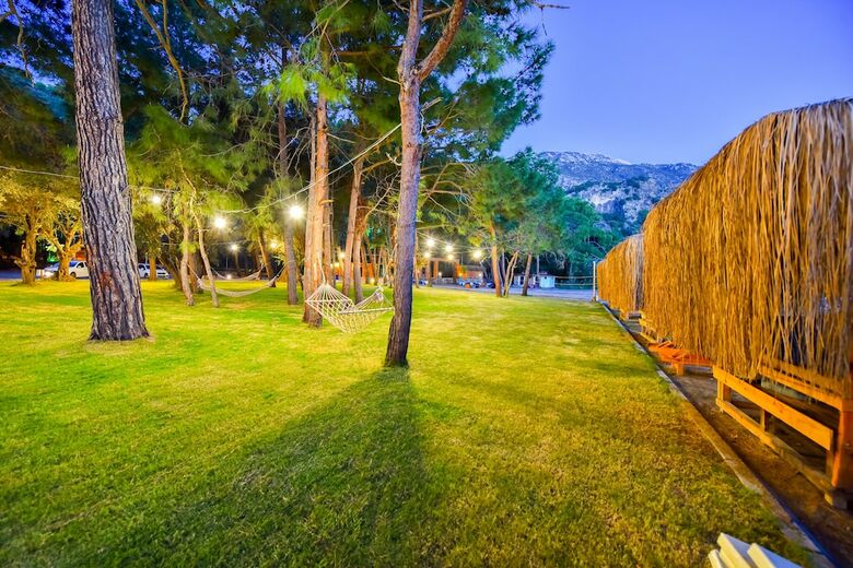 Hotel Green Pine Beach & Bungalows