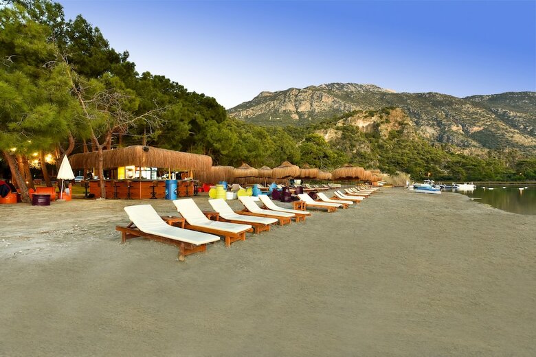 Hotel Green Pine Beach & Bungalows