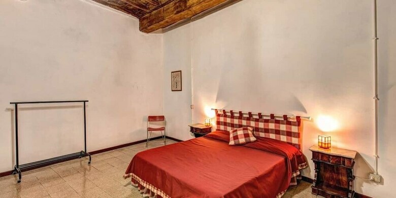 Campo De Fiori 3 Bedroom Apartment