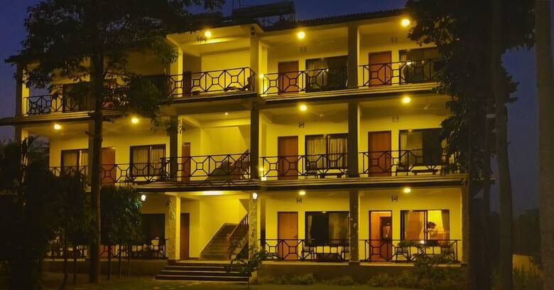 Hotel Rhino Land Jungle Lodge