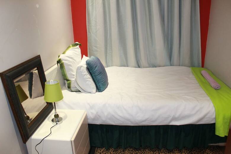 Hotel Cinematic Guest House