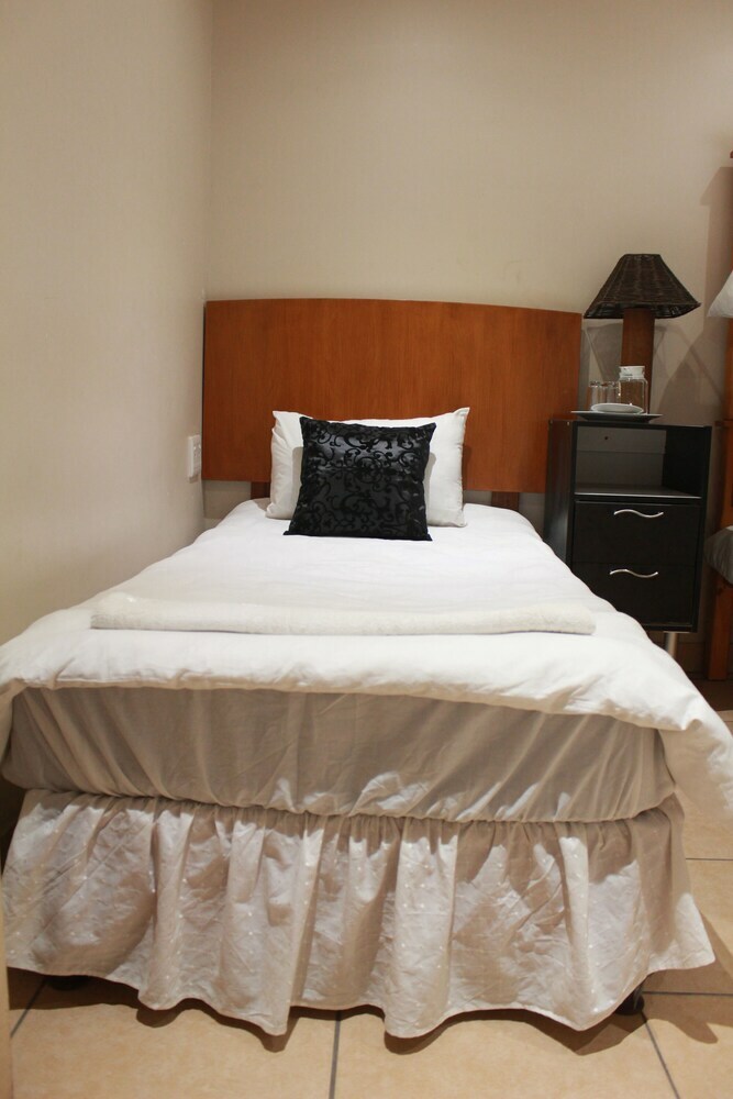 Hotel Cinematic Guest House