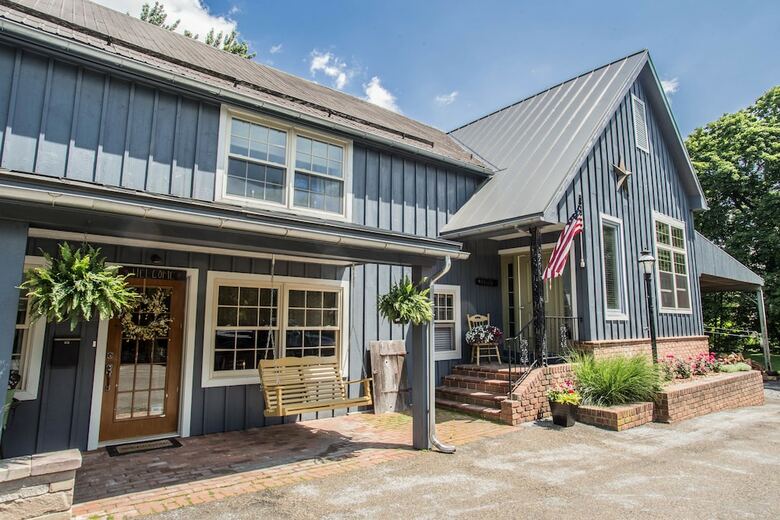 The Barn At Strasburg Bed And Breakfast