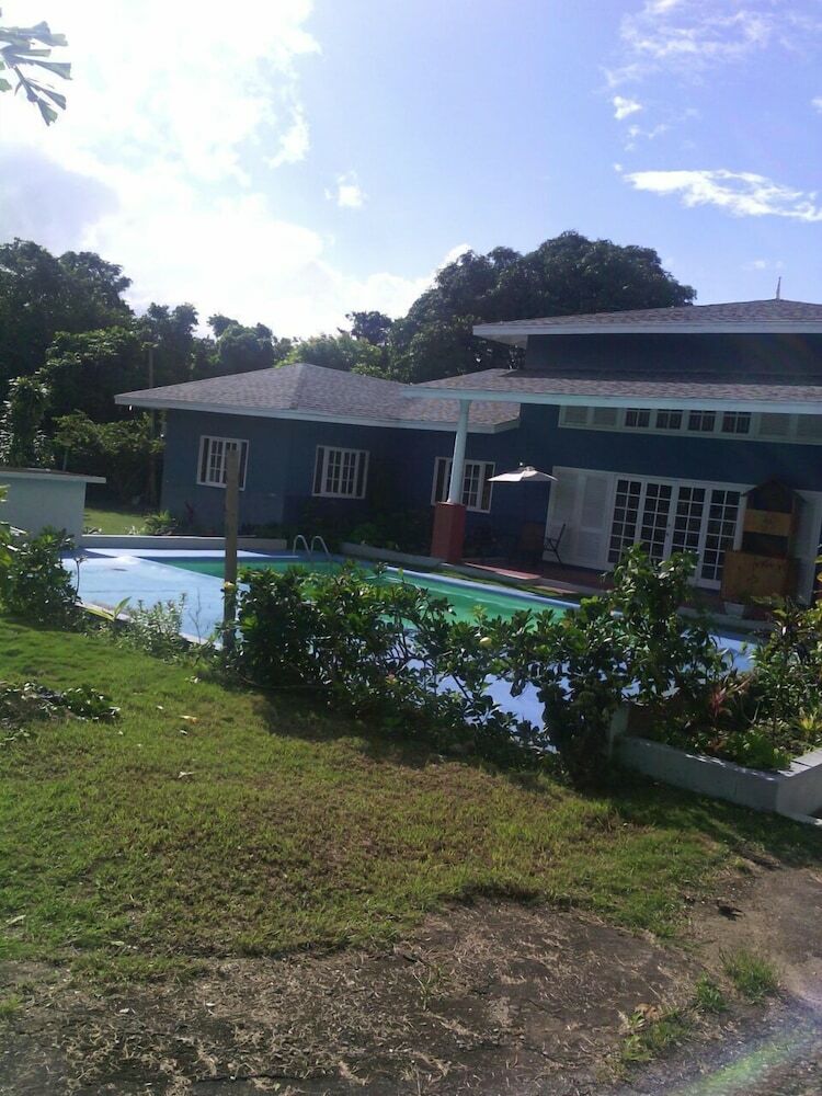 Villa Avalon Sweet Garden Side