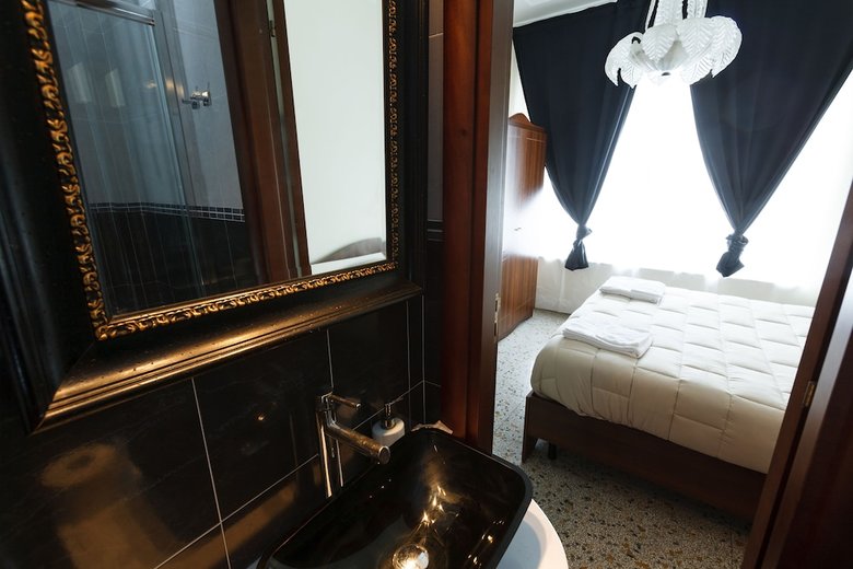 Villa Emilia - Near Flavian Amphitheater
