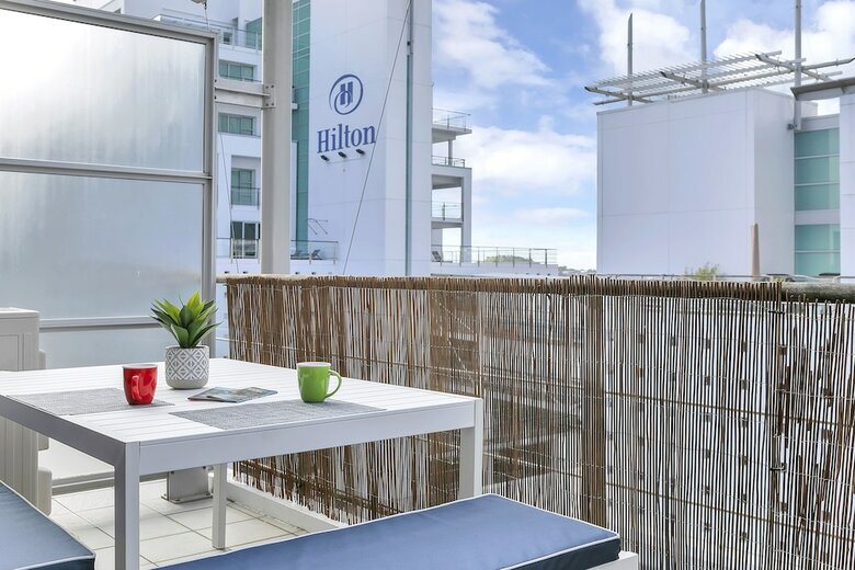 Deluxe Waterfront & City Apartment