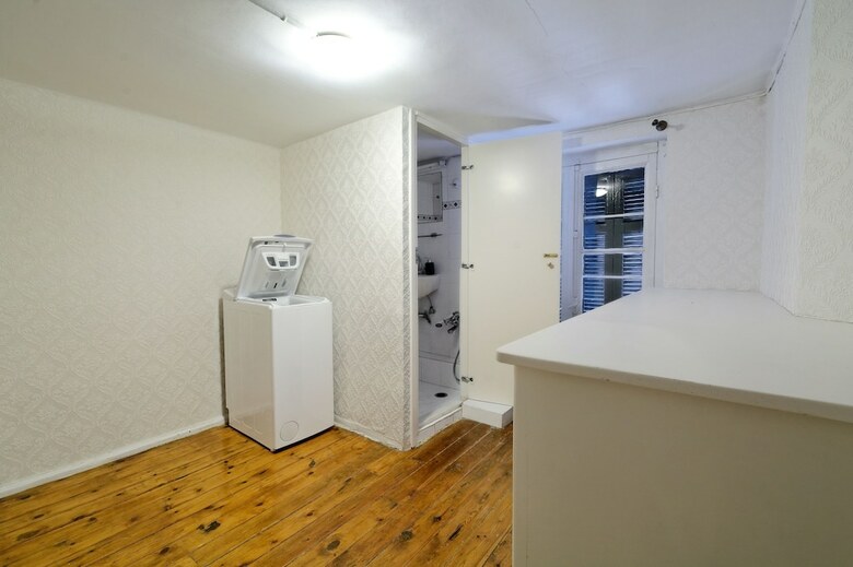 Apartamentos The Athens History