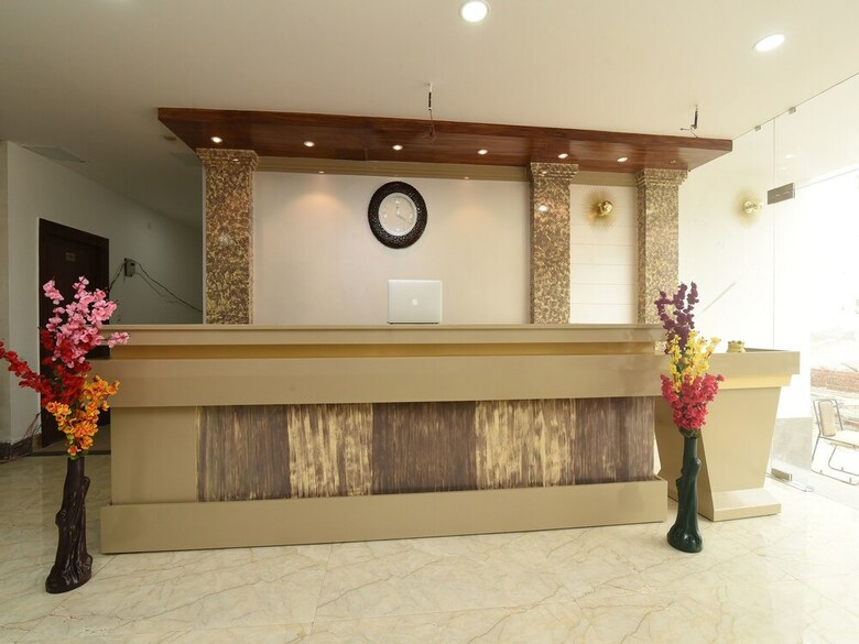Hotel Oyo 13310 Noida Suites