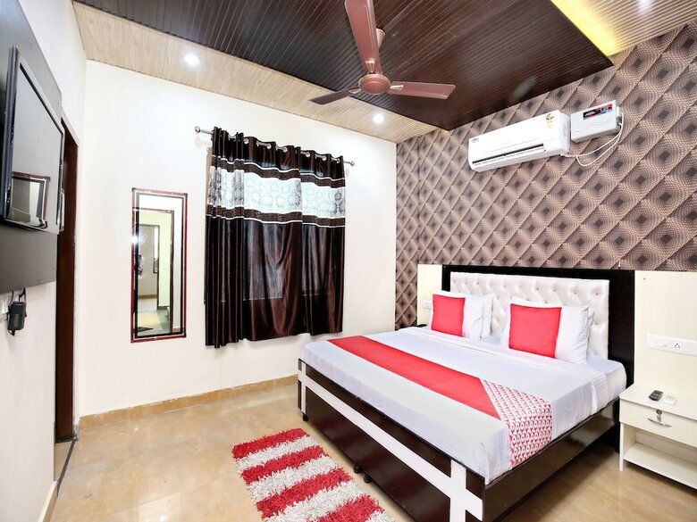 Oyo 14529 The Sitara Hotel
