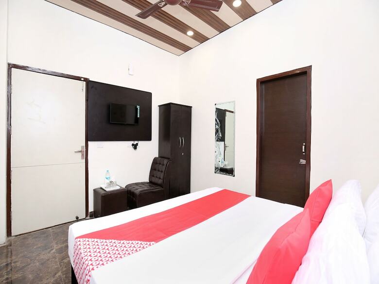 Oyo 14529 The Sitara Hotel