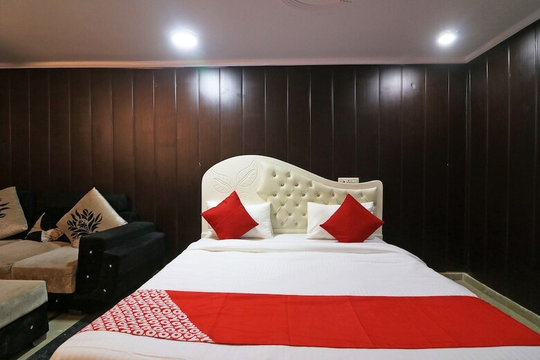 Oyo 15763 Hotel Grand Inn