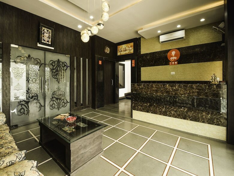 Oyo 18262 Hotel White Tulip