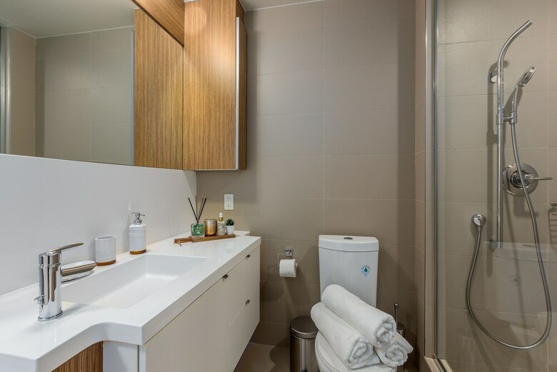 Quickstay - Stylish 2-bedroom Downtown Condo
