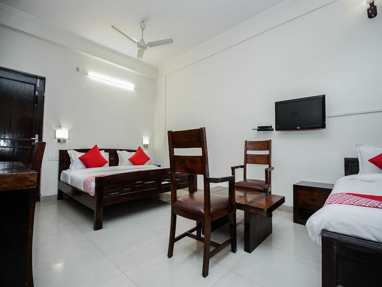 Hotel Oyo Flagship 15357 Ahinsha Cicle