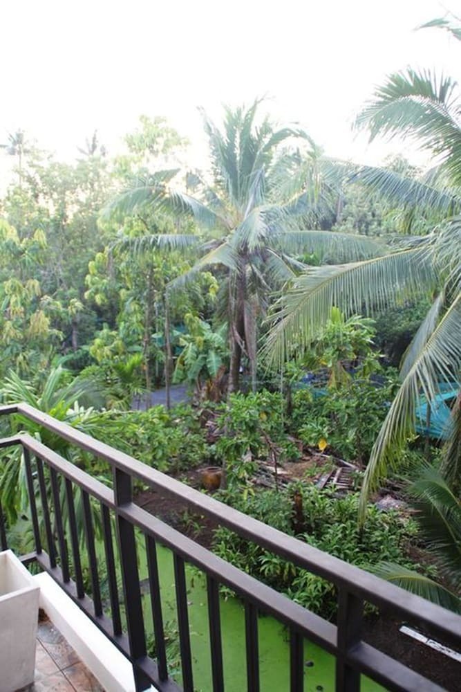 Hotel Baan Klangsuan Bang Korbua