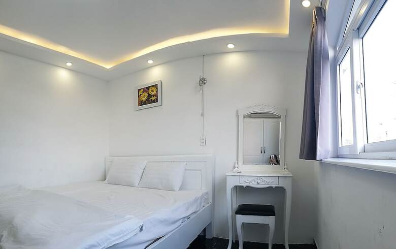 The Phoenix 74 Hotel
