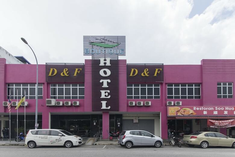 Oyo 498 D&f Boutique Hotel Senawang