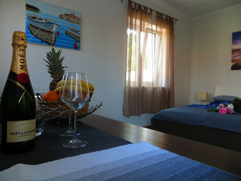 Hotel Guesthouse F&r
