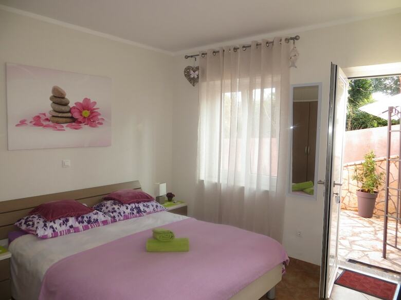 Hotel Guesthouse F&r