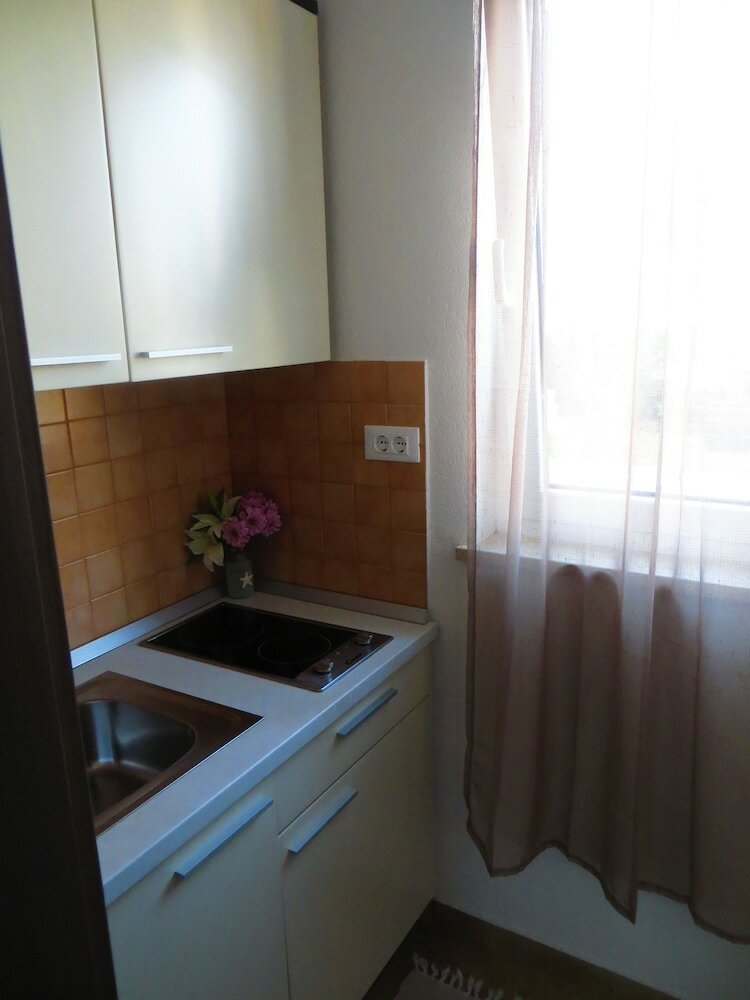 Hotel Guesthouse F&r