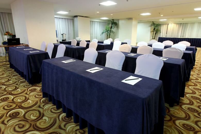 Hotel Oxford Suites Makati