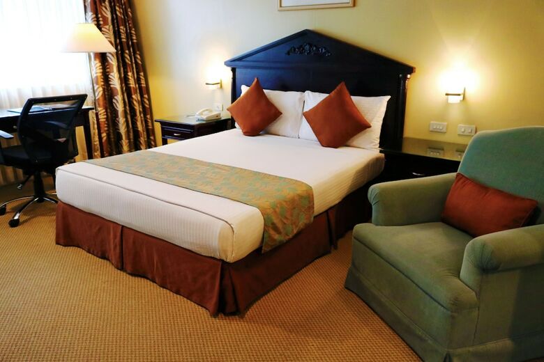 Hotel Oxford Suites Makati