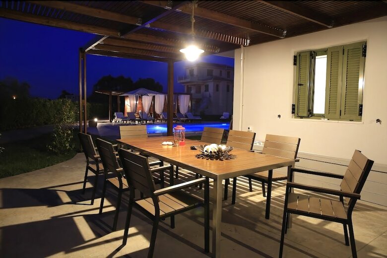 Hiend Beach Villa