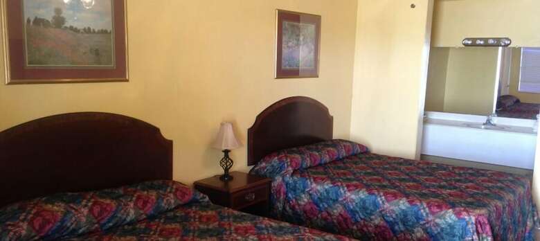 Hostal Canadian Inn