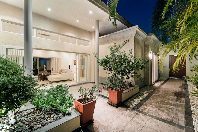 Stunning Luxury Golf And Pool Villas