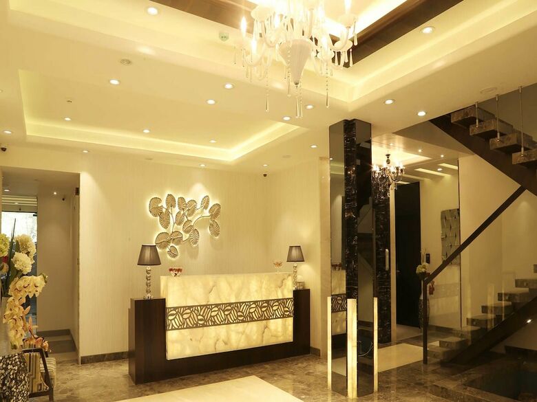 Hotel Edition O 30034 Flora Residency