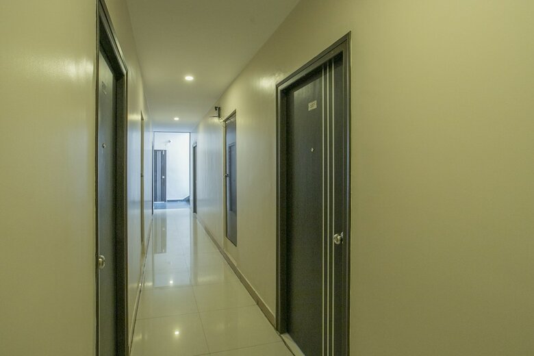 Hotel Oyo 24093 Kp Suits