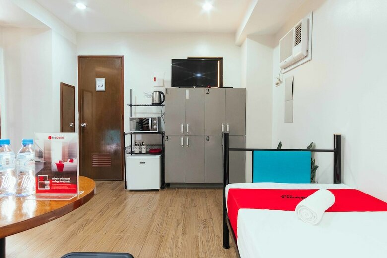 Hotel Reddoorz Plus @ Maria Christina Arcade