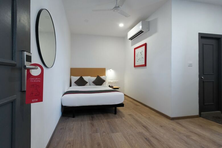 Oyo 20033 Silverkey Hotel Mannat International