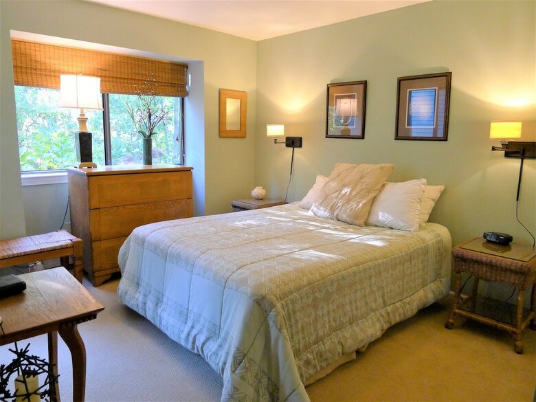 87 Chilton - 2 Bedroom Condo