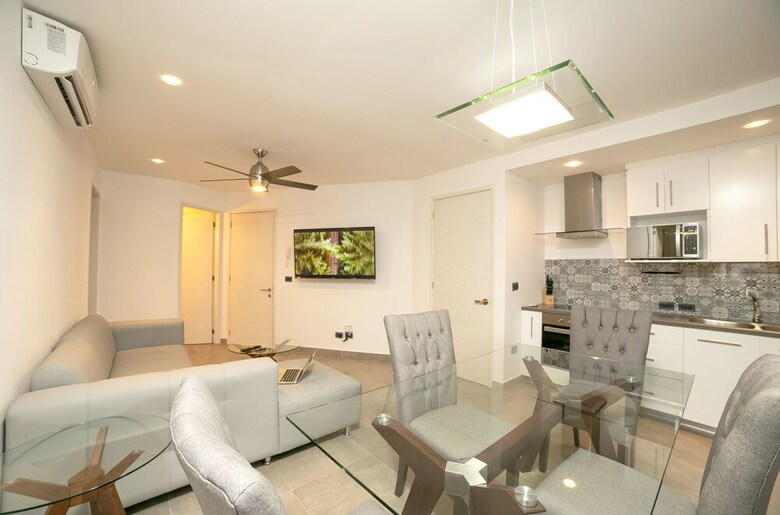 Quinto Sol Luxury Apartments By Mikitito Rentals
