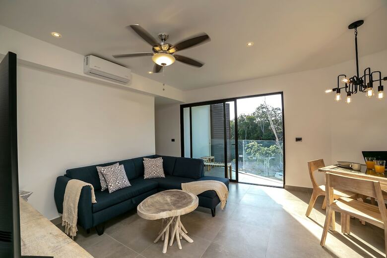 Quinto Sol Luxury Apartments By Mikitito Rentals