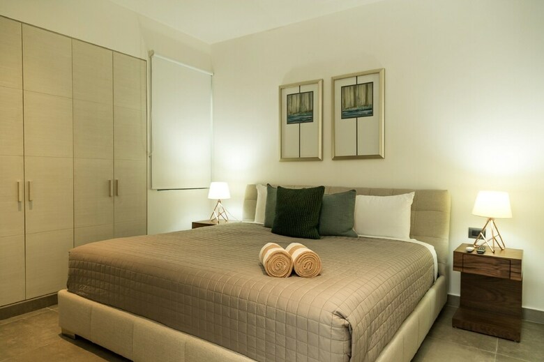 Quinto Sol Luxury Apartments By Mikitito Rentals