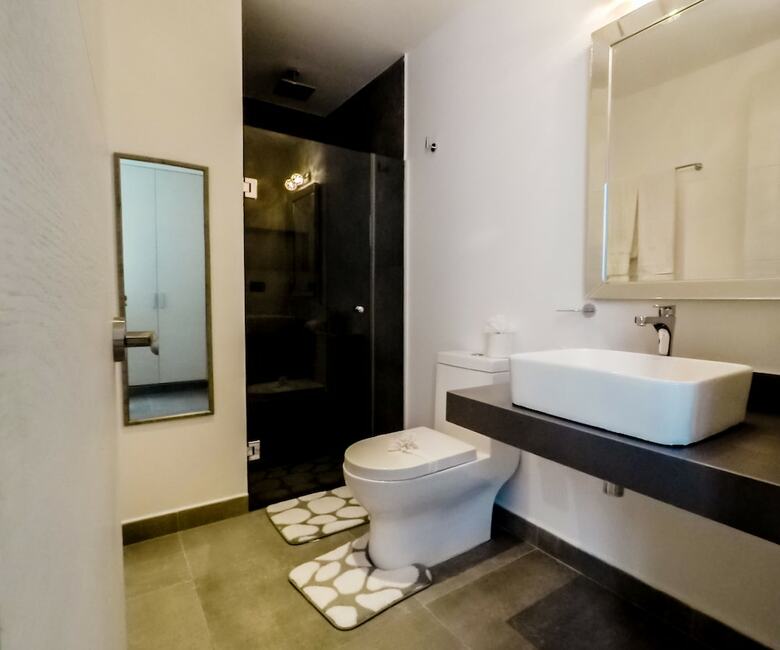 Quinto Sol Luxury Apartments By Mikitito Rentals