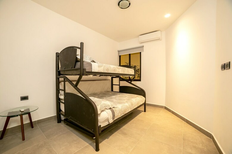 Quinto Sol Luxury Apartments By Mikitito Rentals